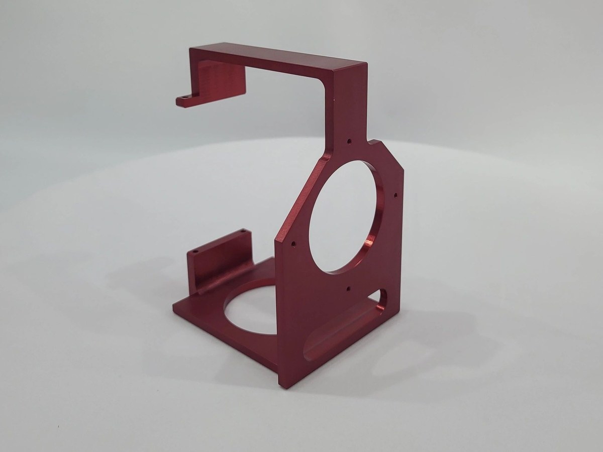 Colour-anodized aluminium component
